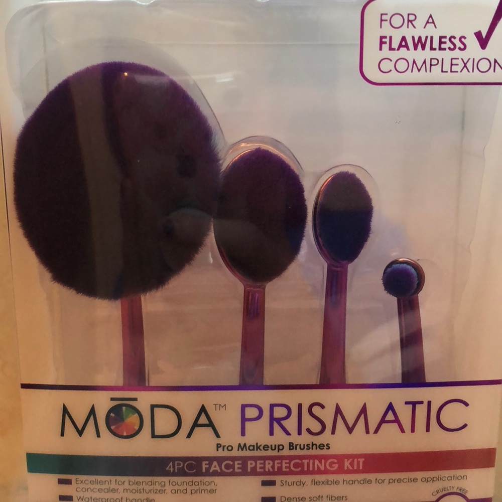 Makeup tools - Picture 2 of 3